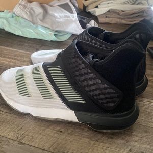 Adidas basketball shoes size 8 in men